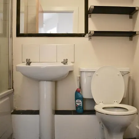 1 Bedroom In Smithfield *